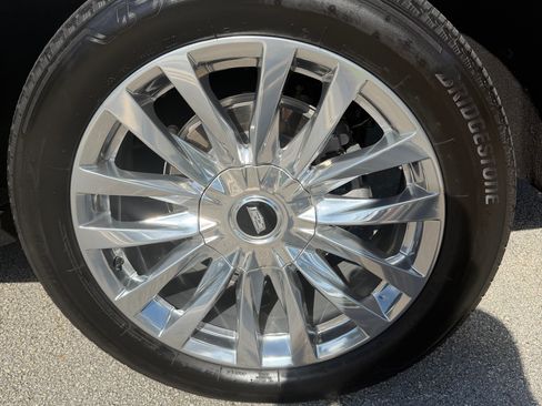 Used 2023 Cadillac Escalade Premium Luxury AWD/4WD image 9