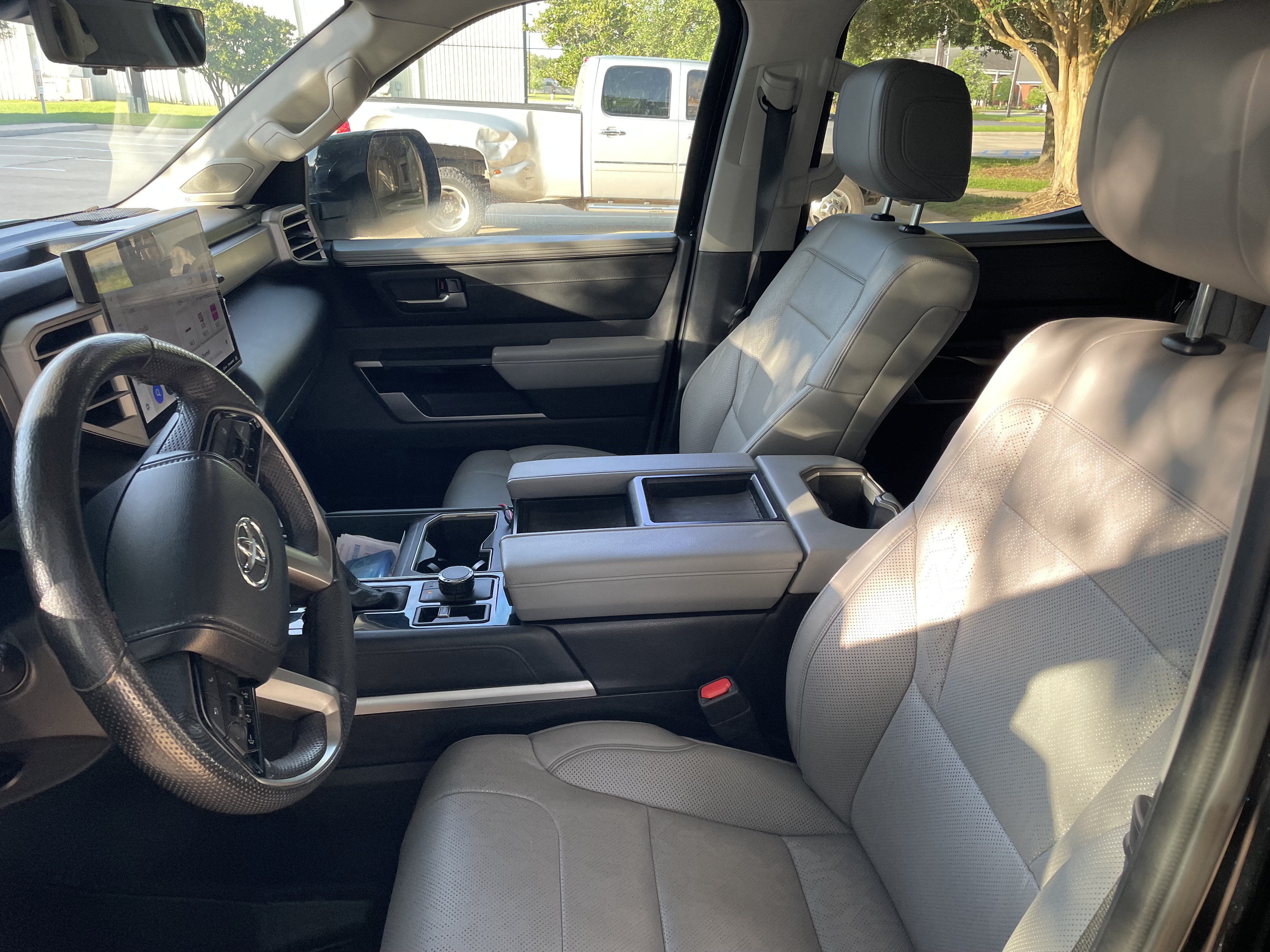 Used 2024 Toyota Tundra Limited AWD/4WD image 6