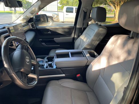 Used 2024 Toyota Tundra Limited AWD/4WD image 6
