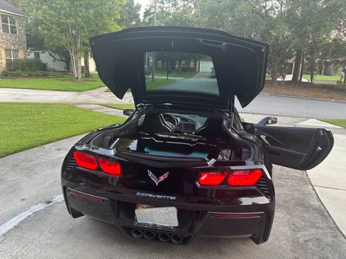 Used 2017 Chevrolet Corvette Stingray Coupe w/ 1LT RWD image 12