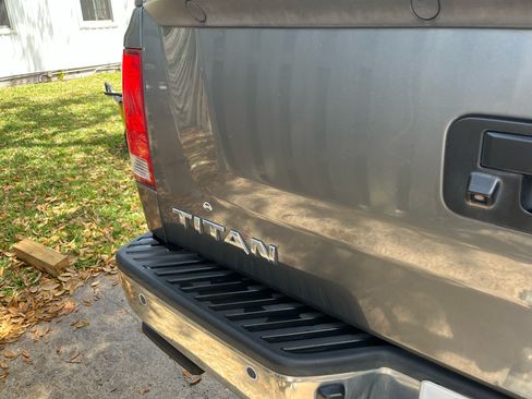 Used 2014 Nissan Titan SL w/ SL Moonroof Package image 2