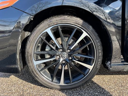 Used 2018 Toyota Camry XSE image 16