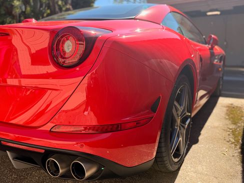 Used 2015 Ferrari California T image 16
