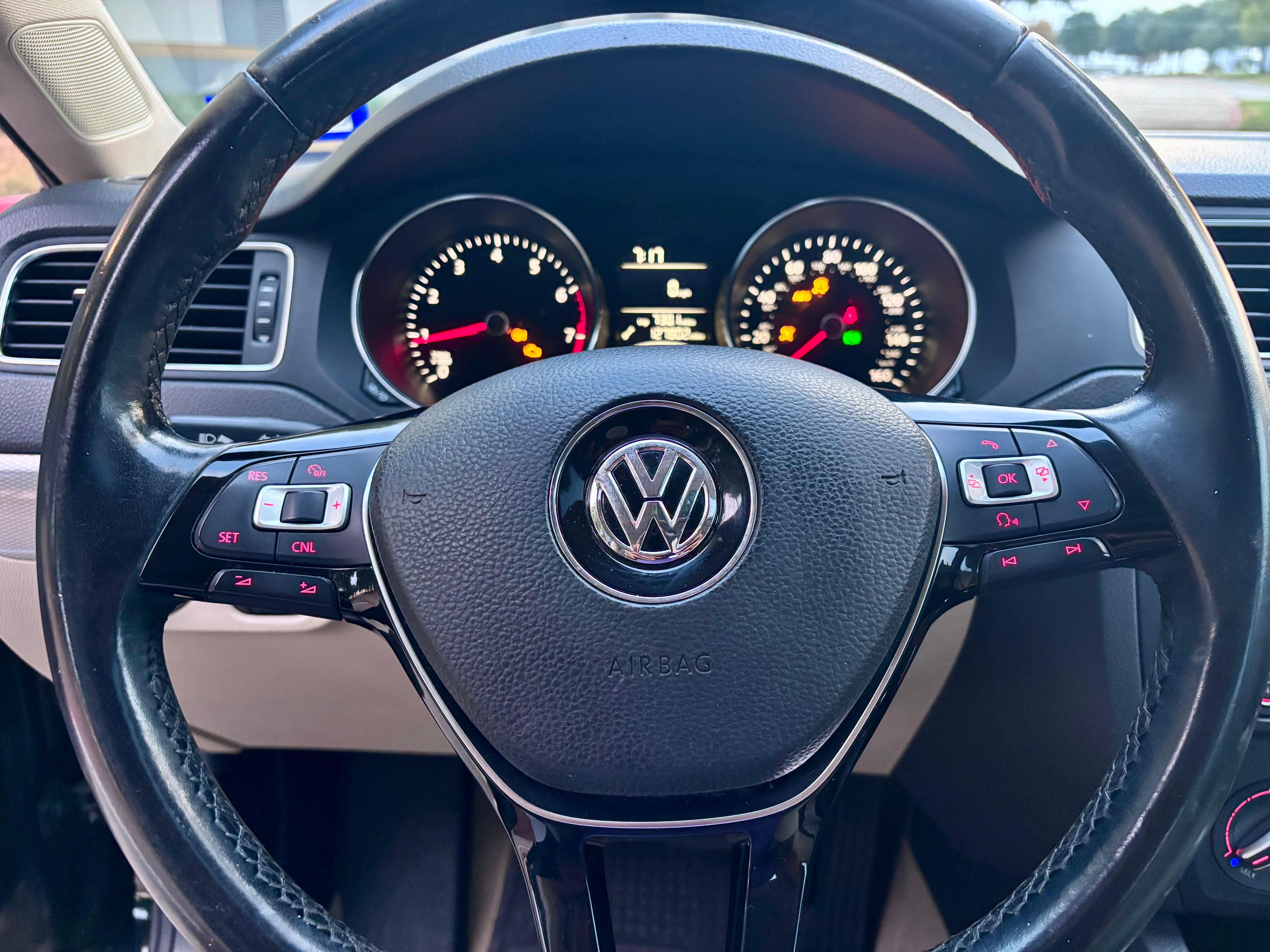Used 2015 Volkswagen Jetta SE FWD image 14