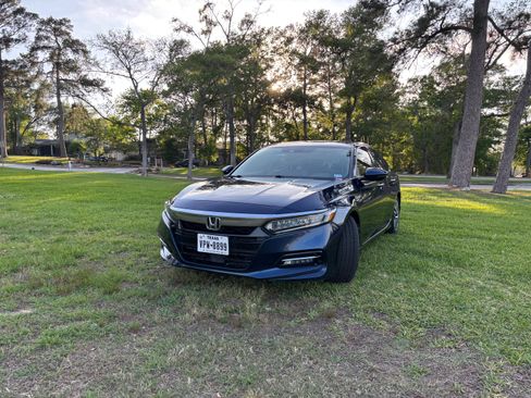 Used 2018 Honda Accord Touring image 10