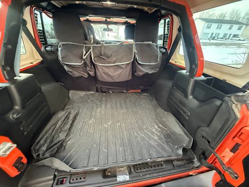 Used 2019 Jeep Wrangler Unlimited Sport S image 12