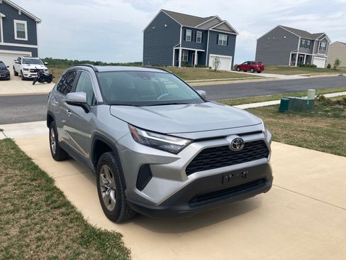 Used 2022 Toyota RAV4 XLE w/ Convenience Package image 1