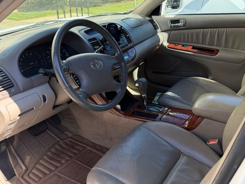 Used 2003 Toyota Camry XLE image 11