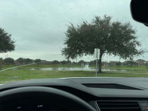 Used 2022 Volkswagen Tiguan SE R-Line image 13