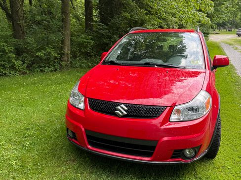 Used 2011 Suzuki SX4 Premium AWD/4WD image 2