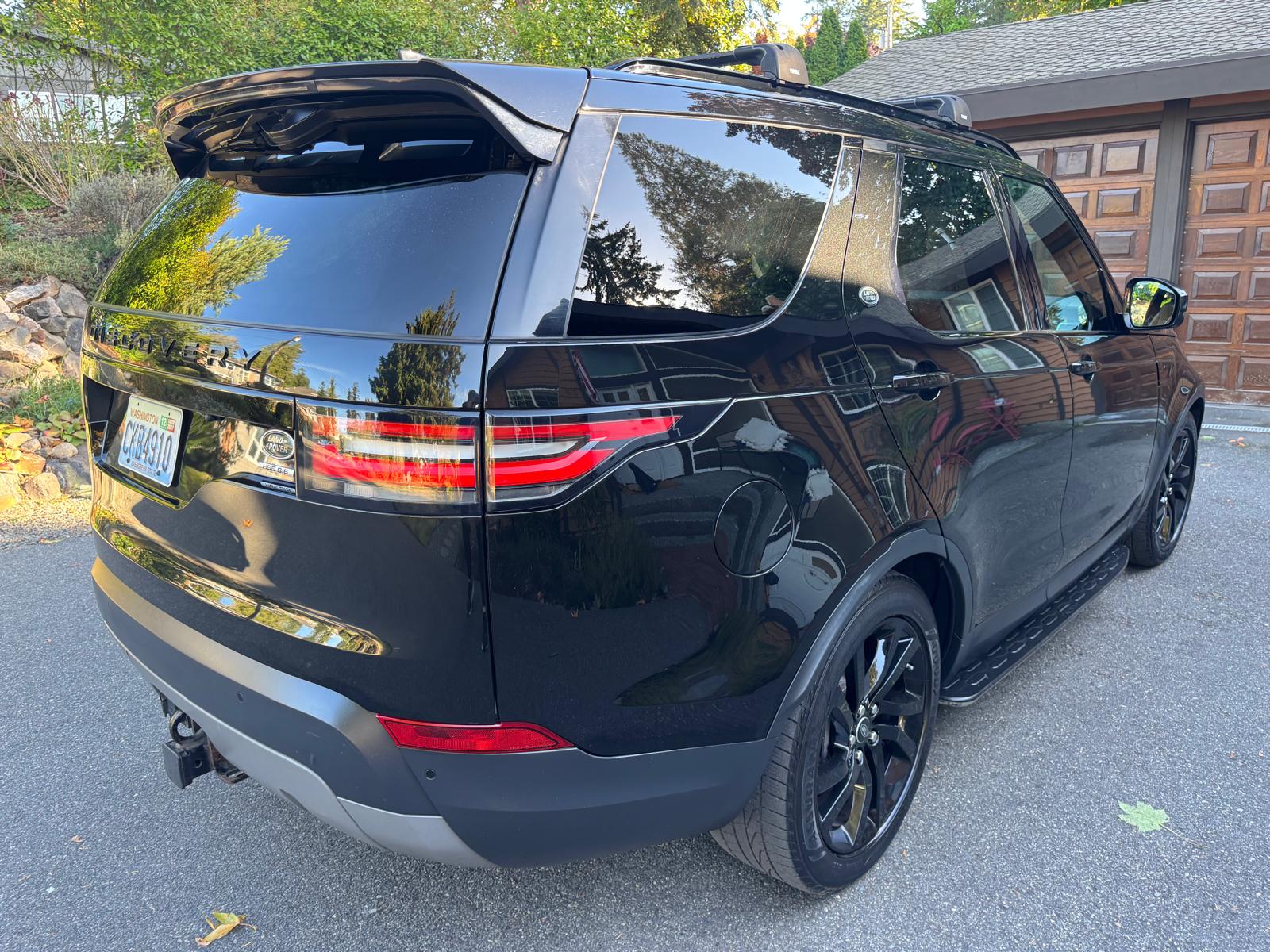 Used 2018 Land Rover Discovery HSE AWD/4WD image 9