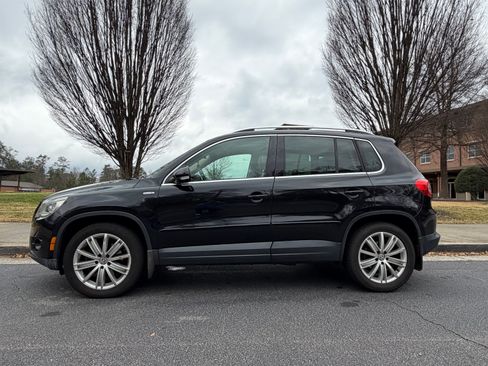 Used 2009 Volkswagen Tiguan SE image 2