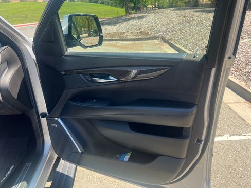 Used 2015 Cadillac Escalade ESV Platinum image 16