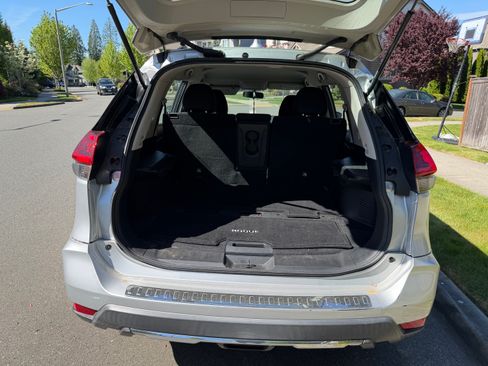 Used 2018 Nissan Rogue S AWD/4WD image 1