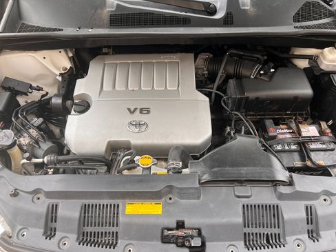 Used 2011 Toyota Highlander SE image 31