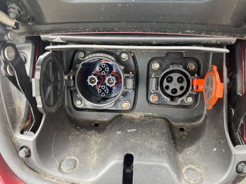 Used 2012 Nissan Leaf SL image 2