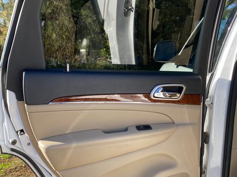 Used 2013 Jeep Grand Cherokee Limited w/ Trailer Tow Group IV AWD/4WD image 13