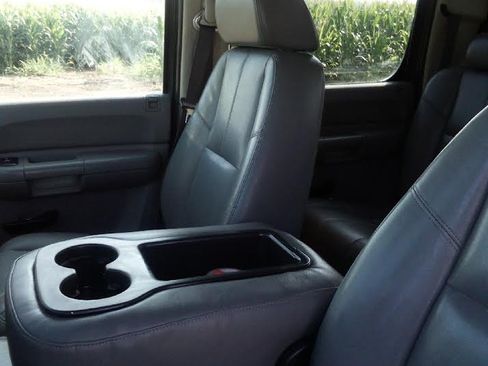 Used 2007 Chevrolet Silverado 2500 W/T w/ LS Package image 9