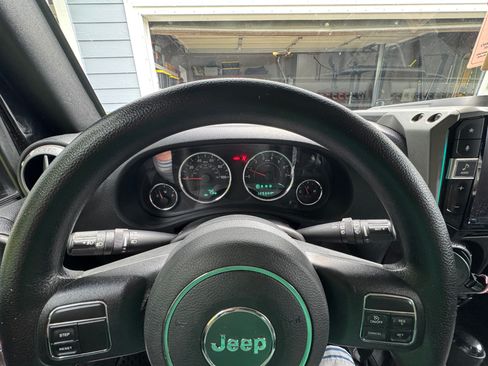 Used 2015 Jeep Wrangler Unlimited Sport w/ Max Tow Package AWD/4WD image 15