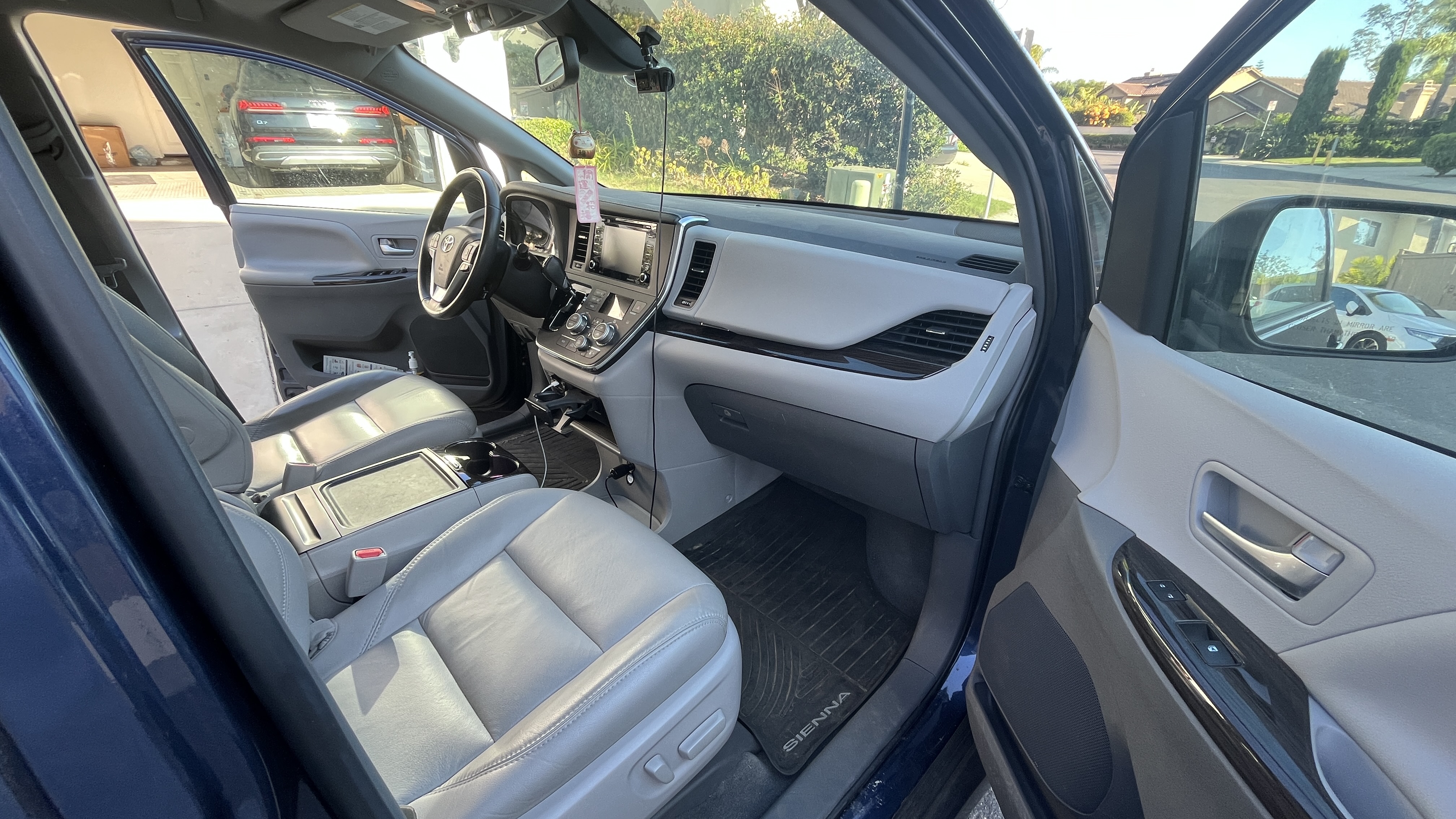Used 2018 Toyota Sienna XLE w/ XLE Navigation Package AWD/4WD image 11