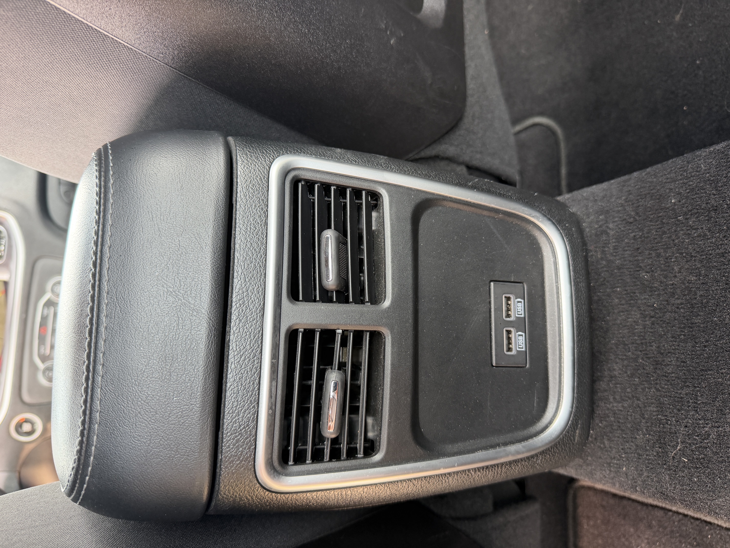 Used 2019 Dodge Charger SXT w/ Navigation & Travel Group AWD/4WD image 15