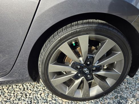 Used 2018 Hyundai Elantra GT Sport image 12