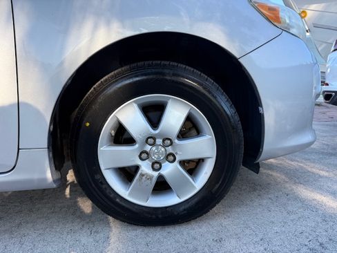 Used 2010 Toyota Corolla LE image 14