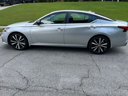 Used 2021 Nissan Altima 2.5 SR FWD image 6