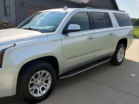 Used 2019 GMC Yukon XL SLT AWD/4WD image 5