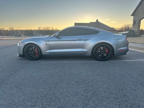Used 2021 Ford Mustang Shelby GT500 w/ Technology Package image 5