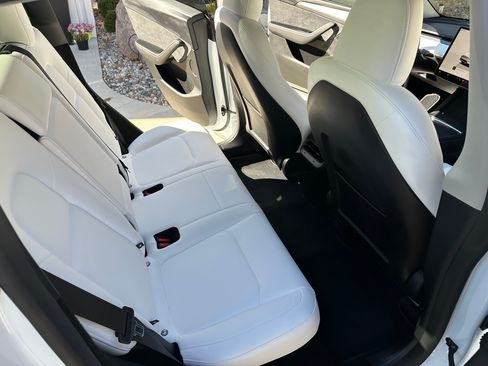 Used 2025 Tesla Model Y Performance image 9