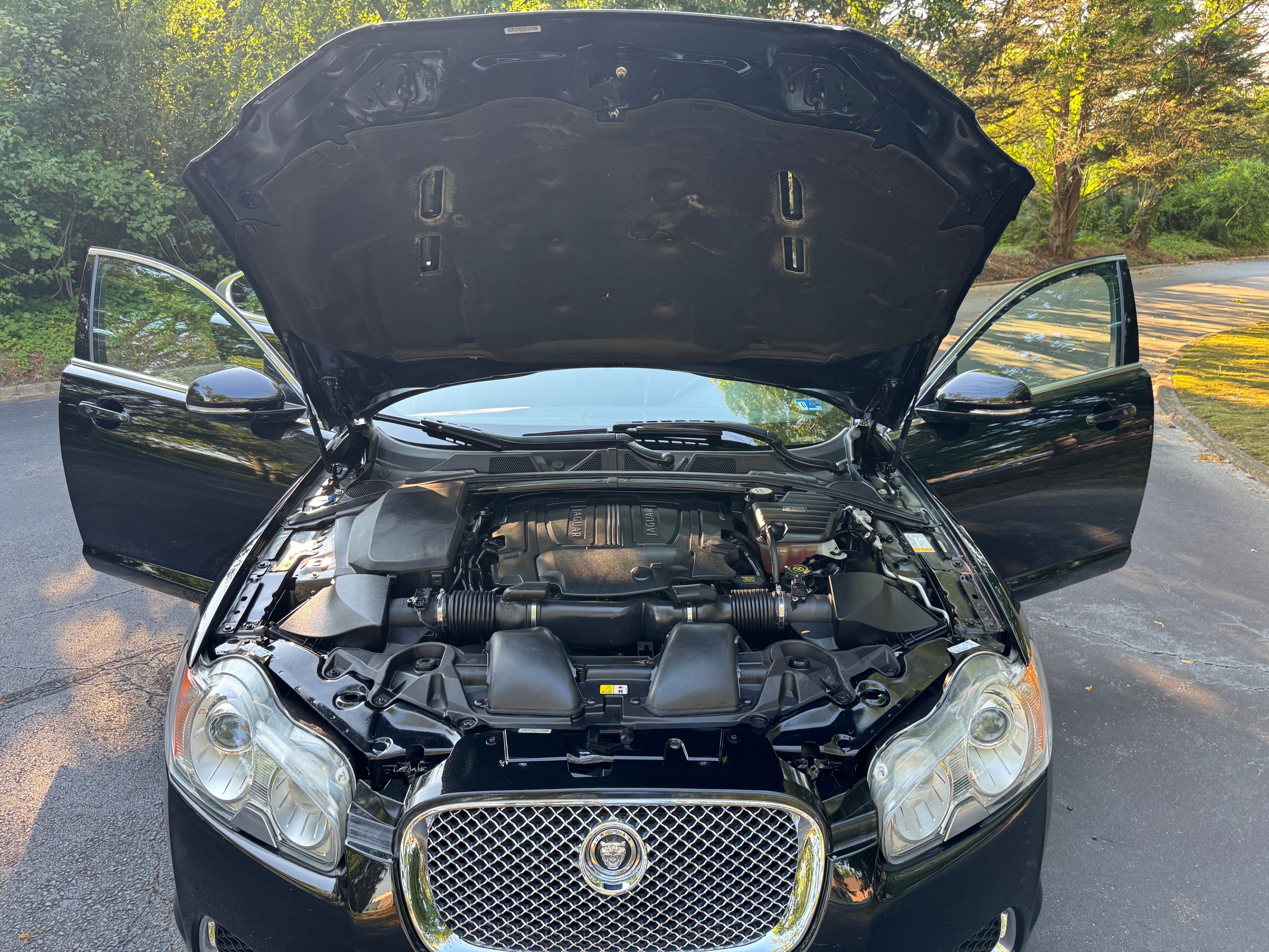 Used 2010 Jaguar XF R RWD image 18