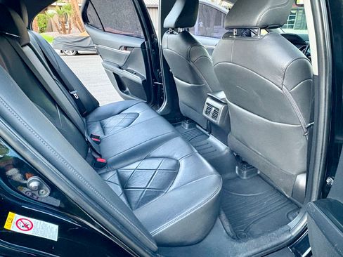 Used 2018 Toyota Camry XLE image 20