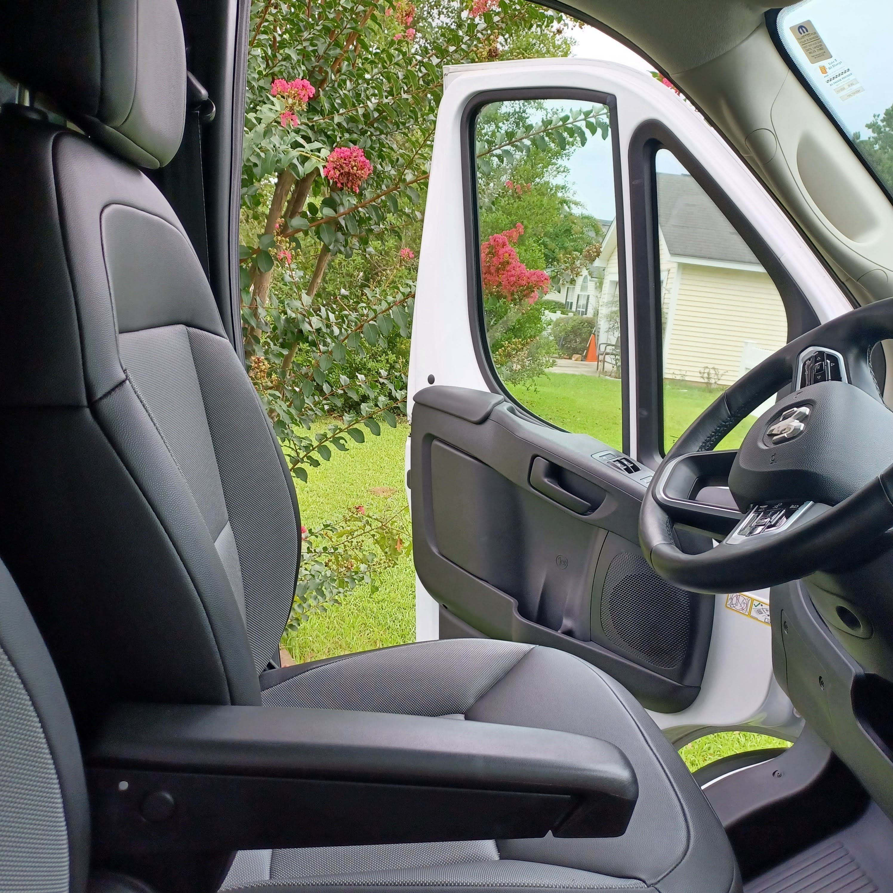 Used 2023 RAM ProMaster 1500 w/ Driver Convenience Group FWD image 8