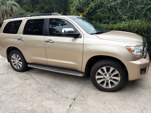 Used 2017 Toyota Sequoia Limited w/ Safety & Convenience Package RWD image 1