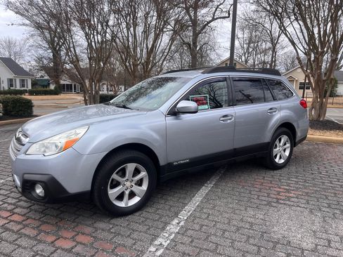 Used 2014 Subaru Outback 2.5i Premium image 2