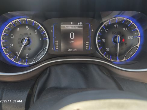 Used 2018 Chrysler Pacifica Touring w/ Security Group image 13