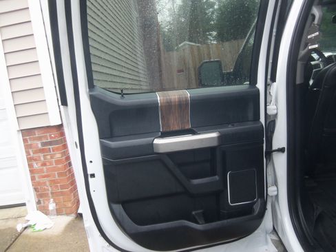 Used 2019 Ford F150 Lariat image 16