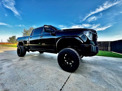 Used 2025 GMC Sierra 2500 AT4 w/ AT4 Premium Plus Package AWD/4WD image 2