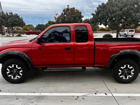 Used 2004 Toyota Tacoma PreRunner image 2