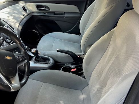 Used 2011 Chevrolet Cruze Eco image 8