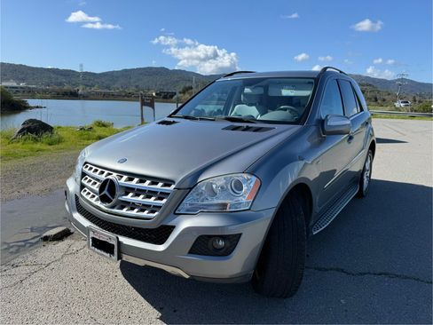 Used 2010 Mercedes-Benz ML 350 BlueTEC 4MATIC image 1