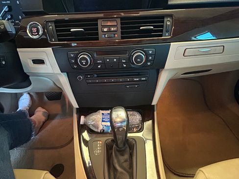 Used 2012 BMW 328i Convertible image 12