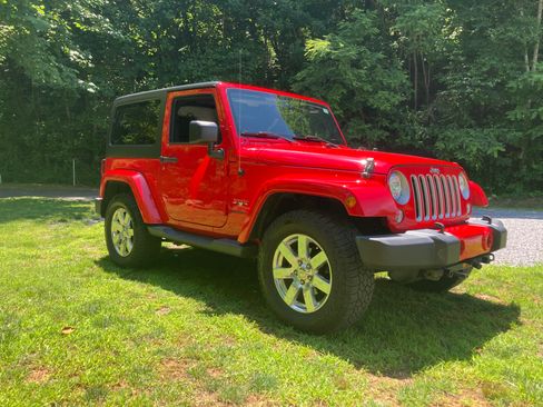 Used 2017 Jeep Wrangler Sahara AWD/4WD image 4