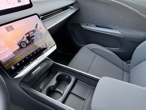 Used 2026 Lucid Gravity Grand Touring image 32