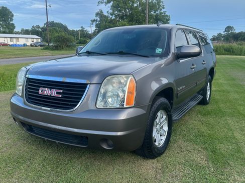 Used 2011 GMC Yukon XL SLE RWD image 1