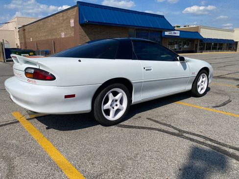 Used 2000 Chevrolet Camaro Z28 w/ SS Performance/Appearance Pkg image 4