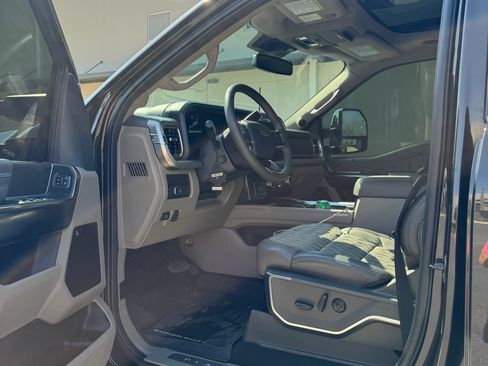 Used 2025 Ford F450 Platinum w/ Platinum Plus Package image 4