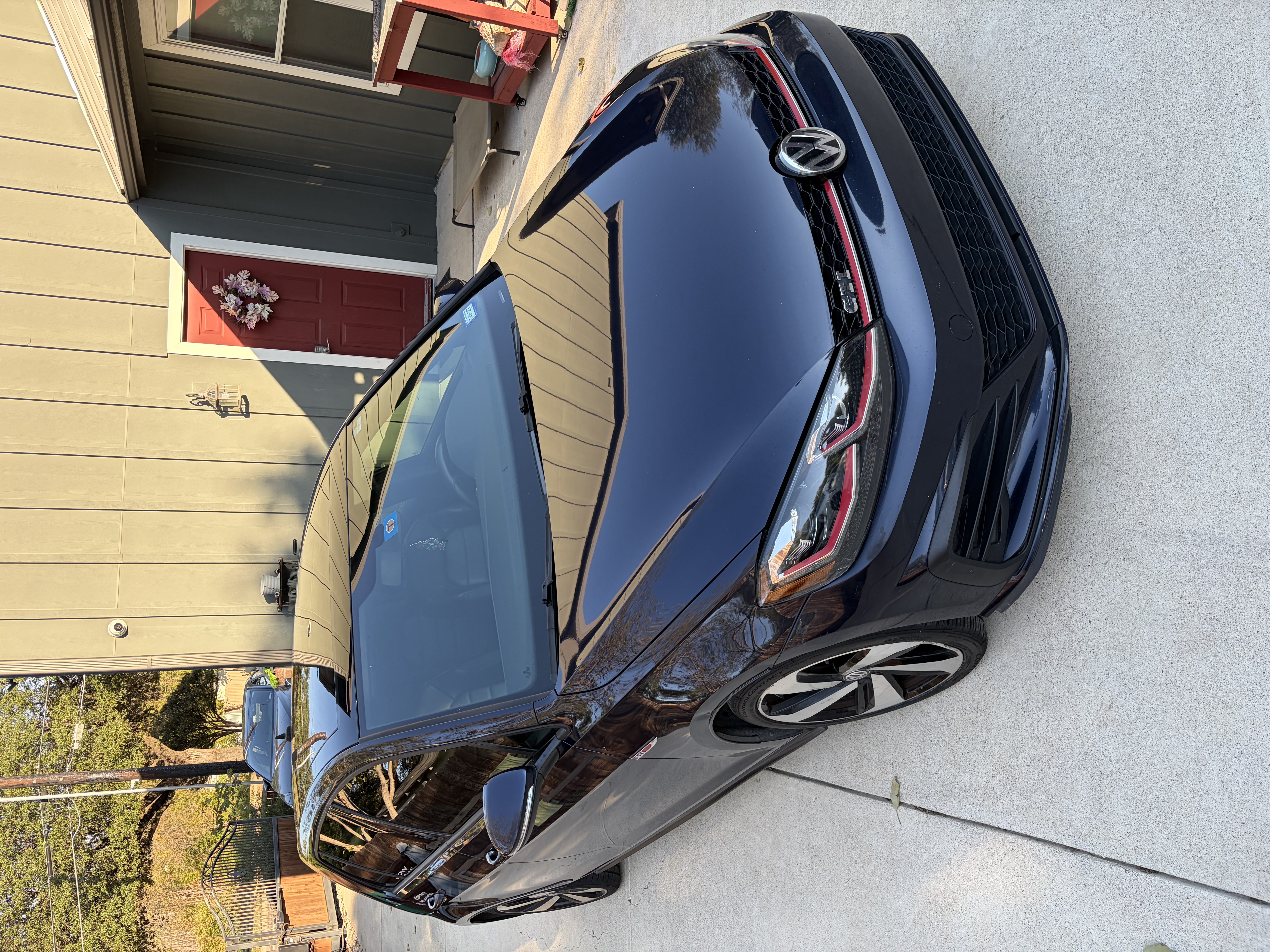 Used 2018 Volkswagen GTI SE w/ SE Leather Package FWD image 8