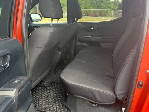 Used 2016 Toyota Tacoma TRD Sport AWD/4WD image 8